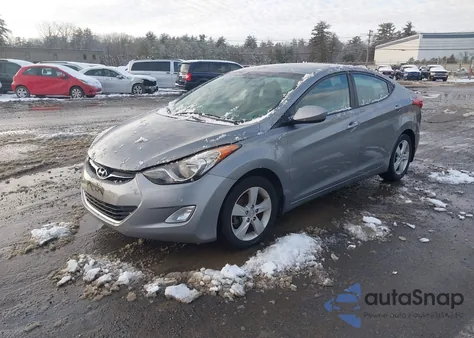 2013 Hyundai Elantra Gls z USA, uszkodzony, nr VIN KMHDH4AE8DU932131
